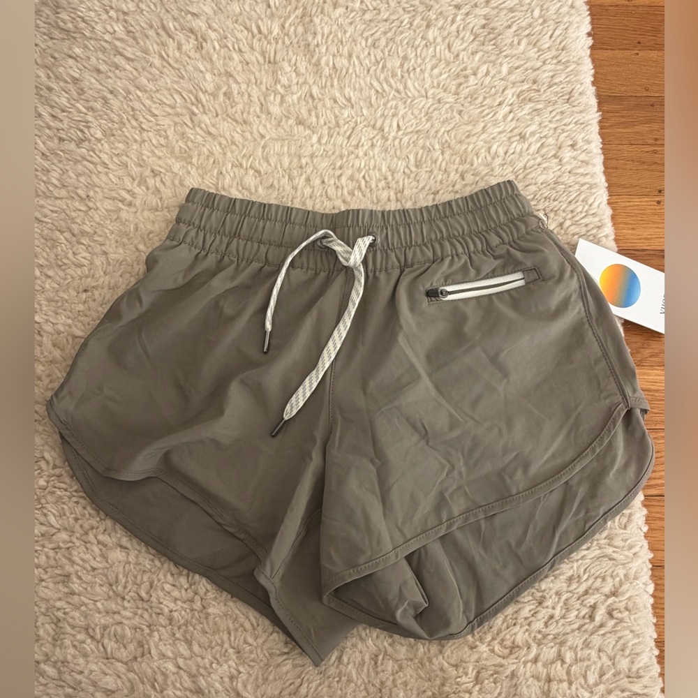 Vuori Women's Clementine 4” Short 2.0 - XXS Light Oregano
